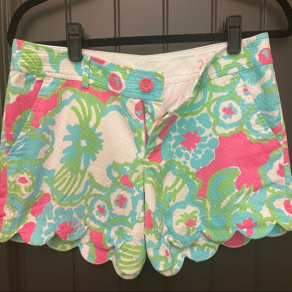 🎉HOST PICK🎉 Lilly Pulitzer scalloped buttercup shorts - Picture 3 of 14